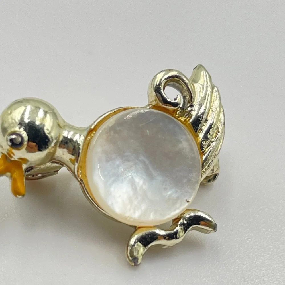 Vintage Mother of Pearl Aluminum Duck Brooch Gold Tone Bird Pin Novelty Classic